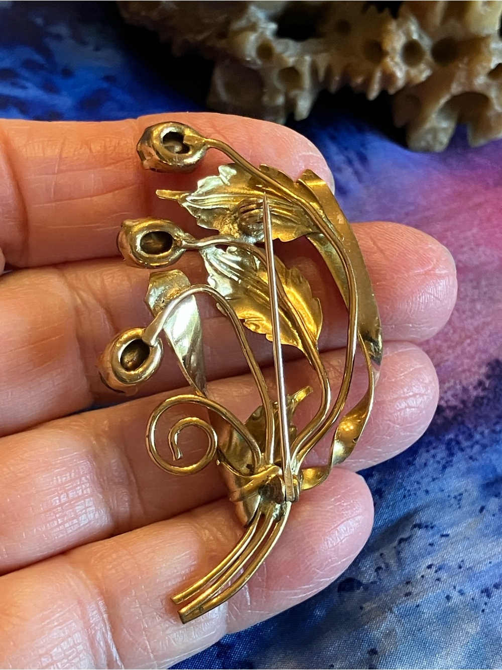 Gold and Ruby colored Flower Brooch. - Picture 8 of 10